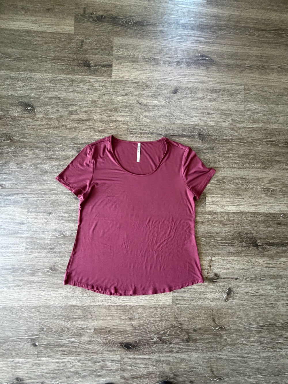 Women's Scoop Neck Short Sleeve Top - Burgundy
